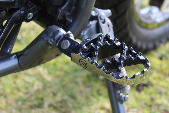 Moose Hybrid footpegs, XR600