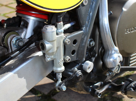 Brembo Fußbremszylinder mit integriertem Reservoir